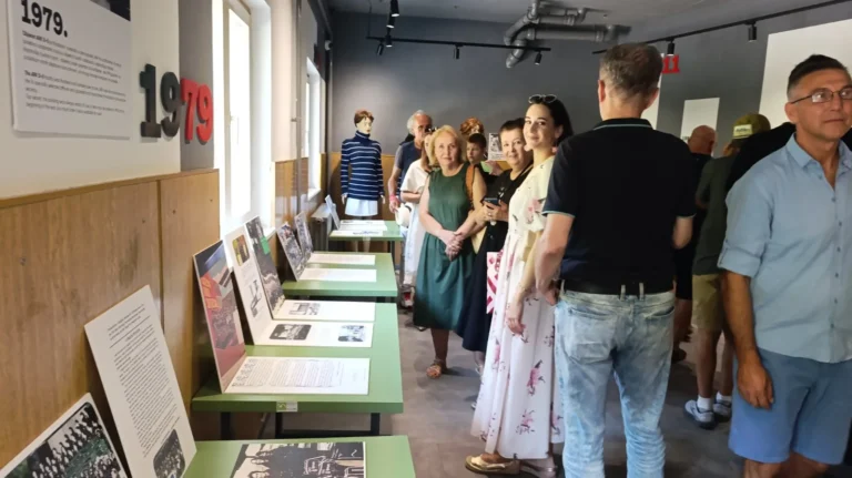 Susreti sa Titom – U Titovom bunkeru oživjele uspomene hora „Djevojke sa Neretve“ — fotografija galerije