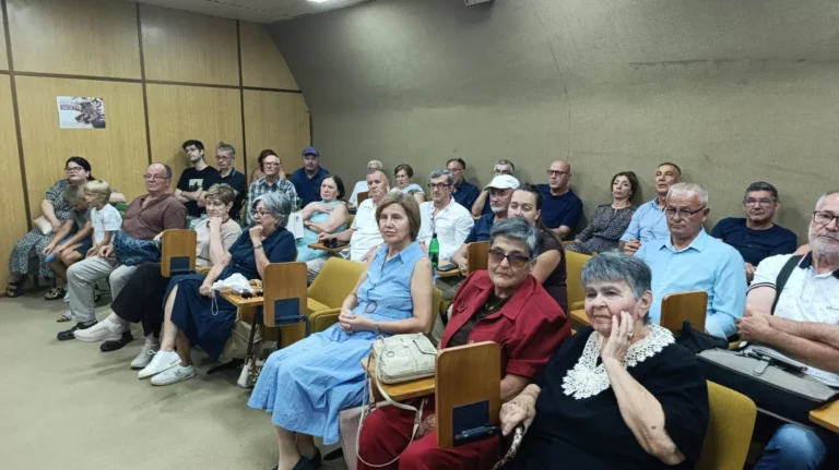 Susreti sa Titom – U Titovom bunkeru oživjele uspomene hora „Djevojke sa Neretve“ — fotografija galerije