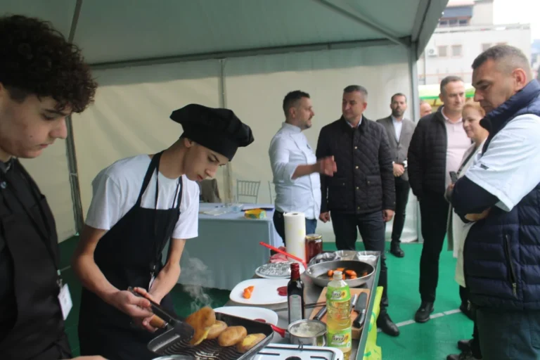 Održan 16. Konjic Food Fest – praznik domaćih okusa, tradicije i vrijednih ruku — fotografija galerije